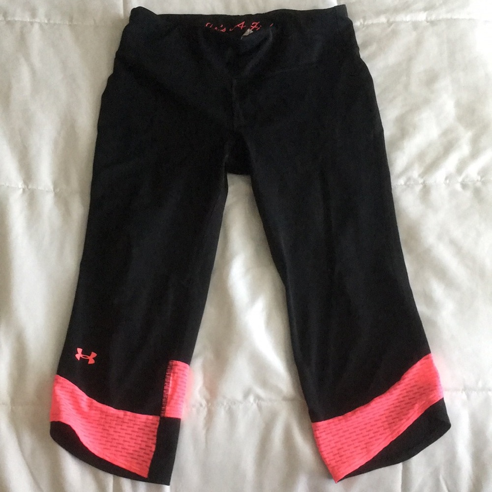 Breast cancer Awareness Yoga Pants- Capri 💗